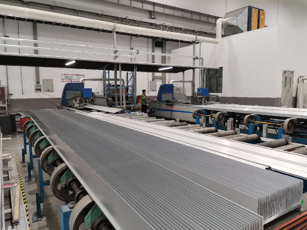 Automatic sawing equipme···